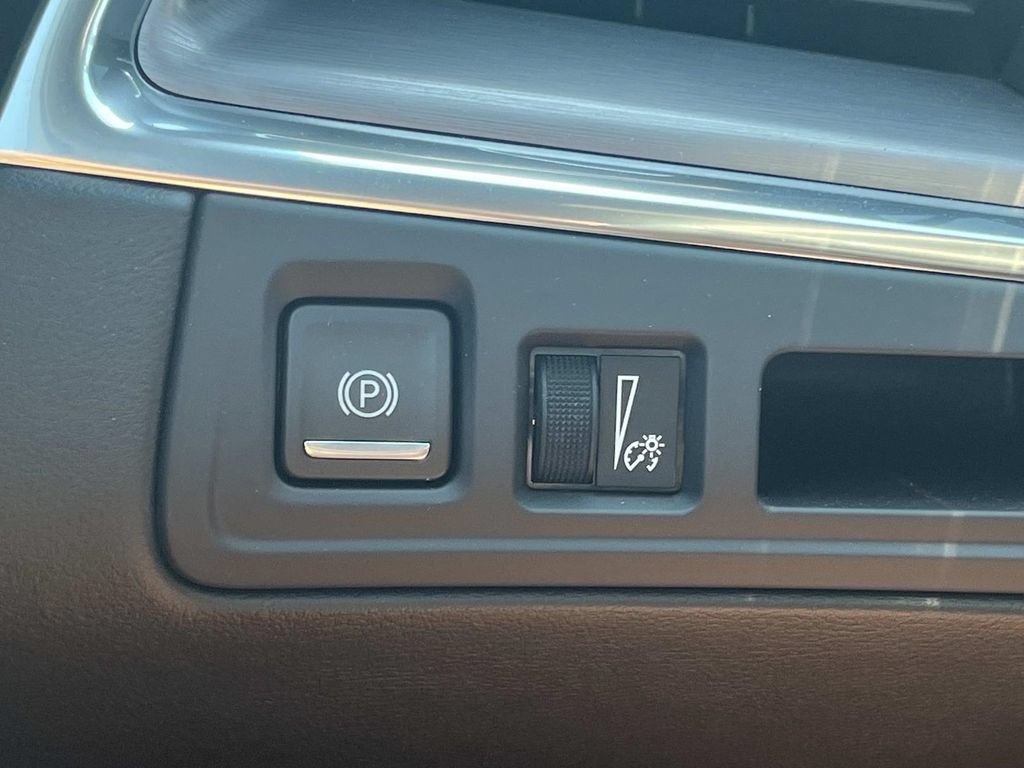 New 2026 Cadillac XT5 Luxury w/ LPO, ONYX Package FWD image 31