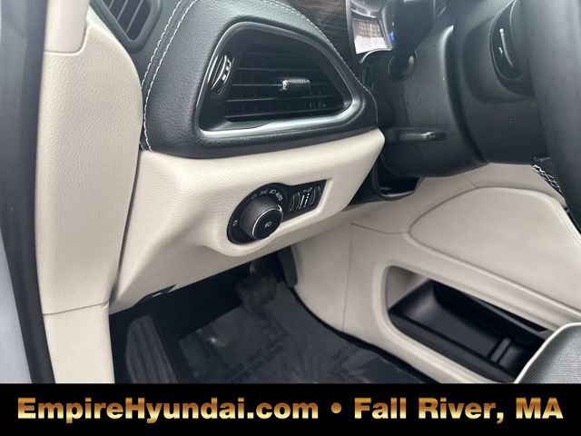 Used 2023 Chrysler Pacifica Limited image 22