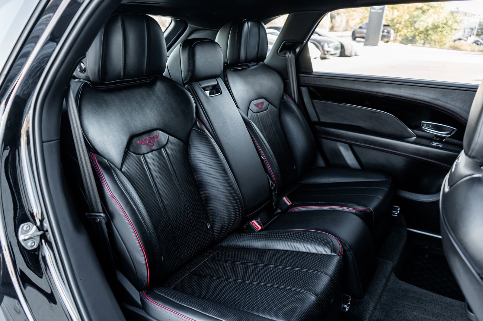 Used 2023 Bentley Bentayga Extended Wheelbase image 34