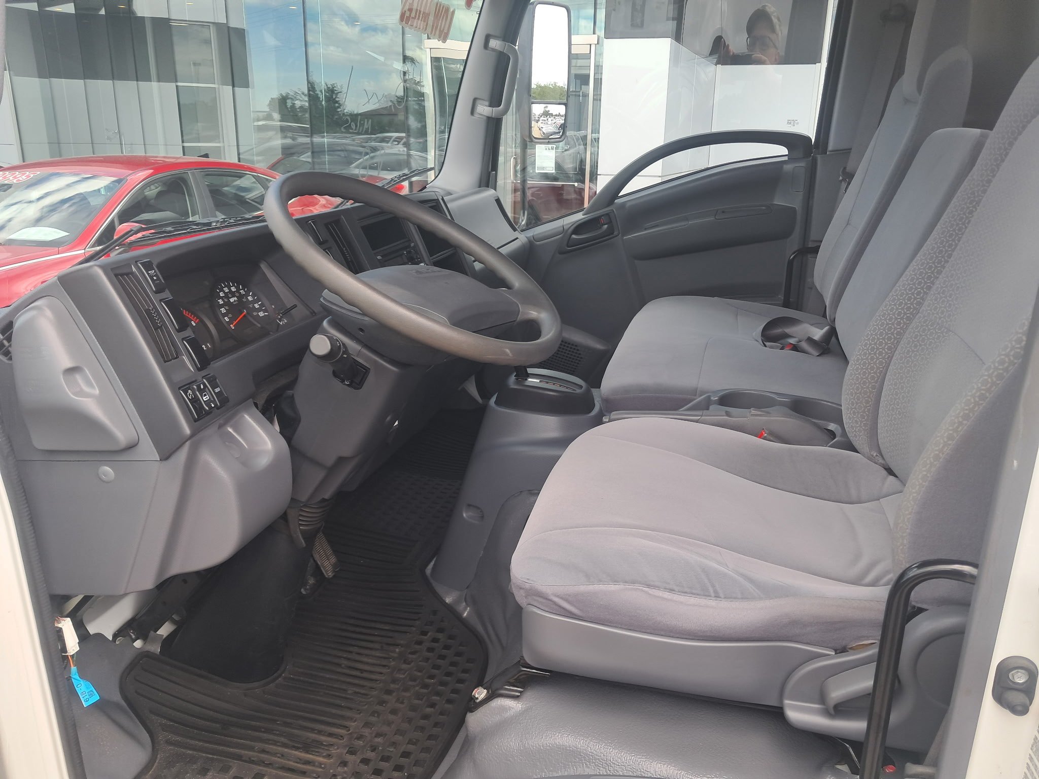 Used 2019 Isuzu NPR RWD image 4