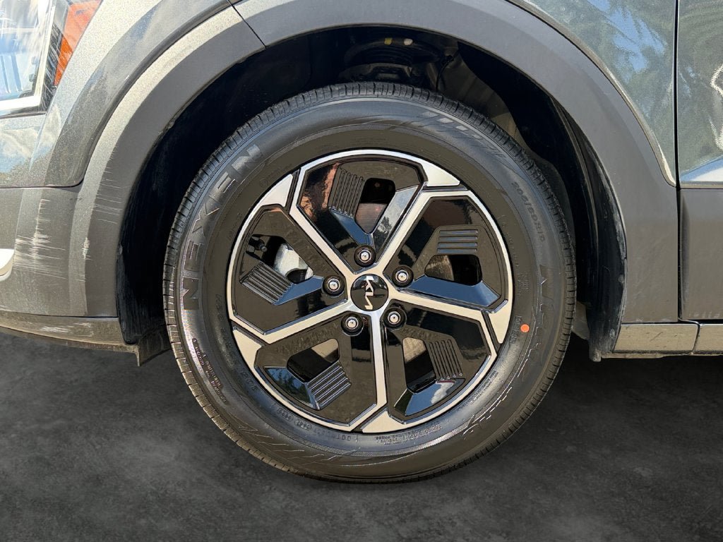 Used 2025 Kia Niro LX FWD image 5