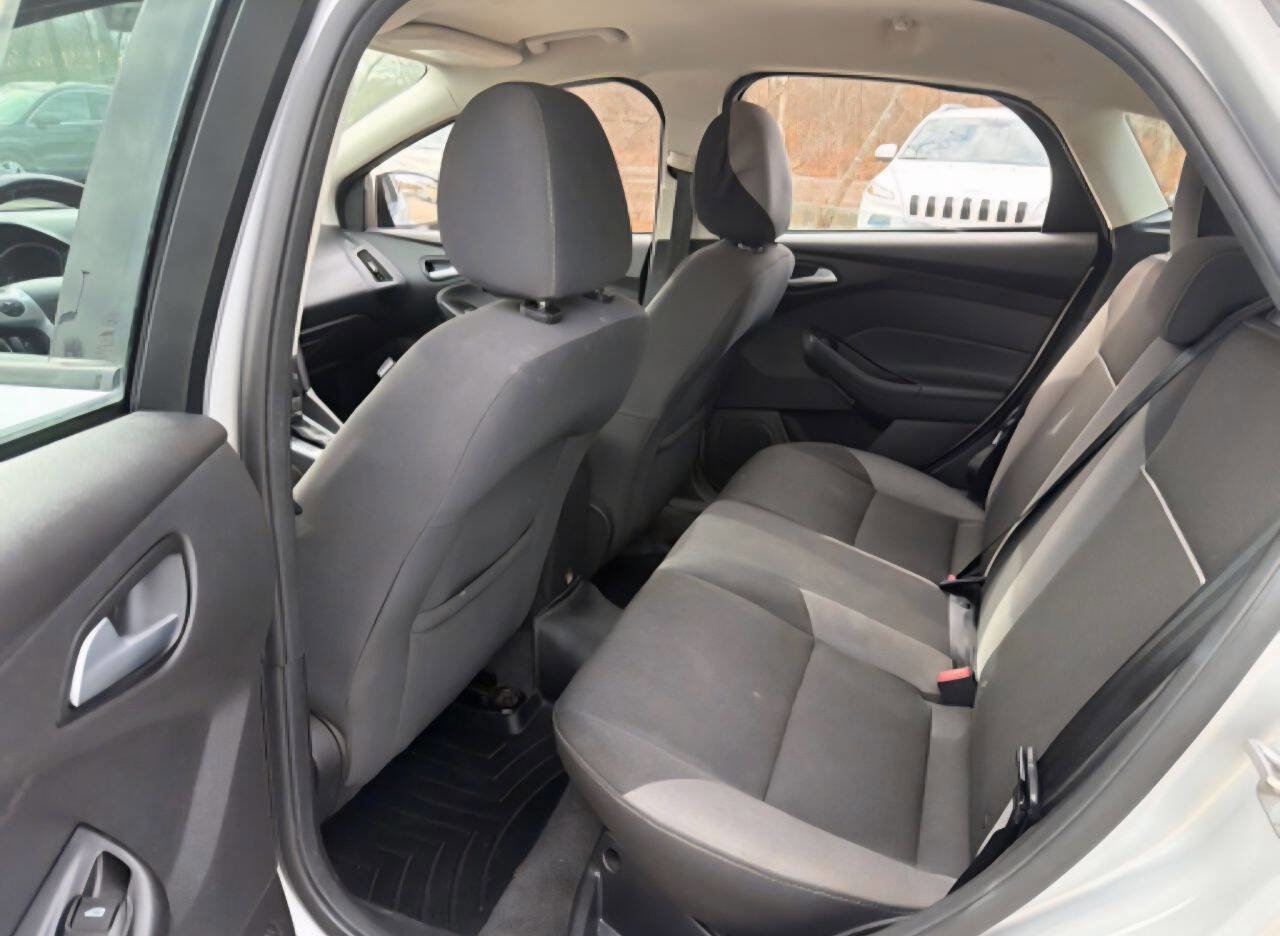 Used 2014 Ford Focus SE FWD image 9