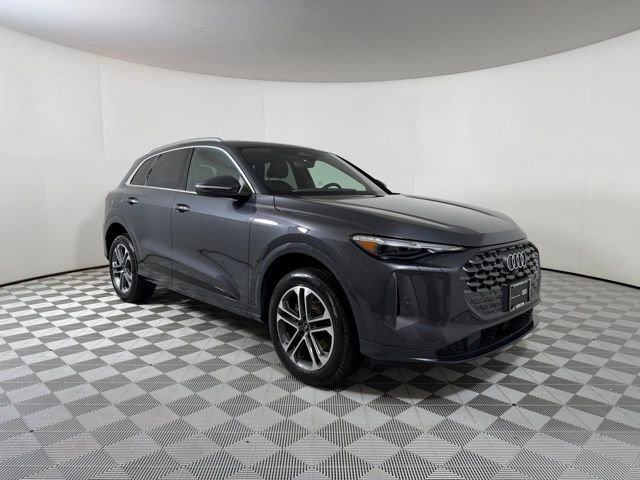 Used 2025 Audi Q5 Premium Plus w/ Premium Plus AWD/4WD image 1