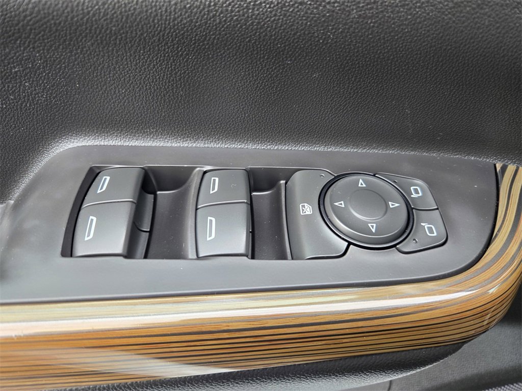 Used 2018 GMC Acadia SLE image 27