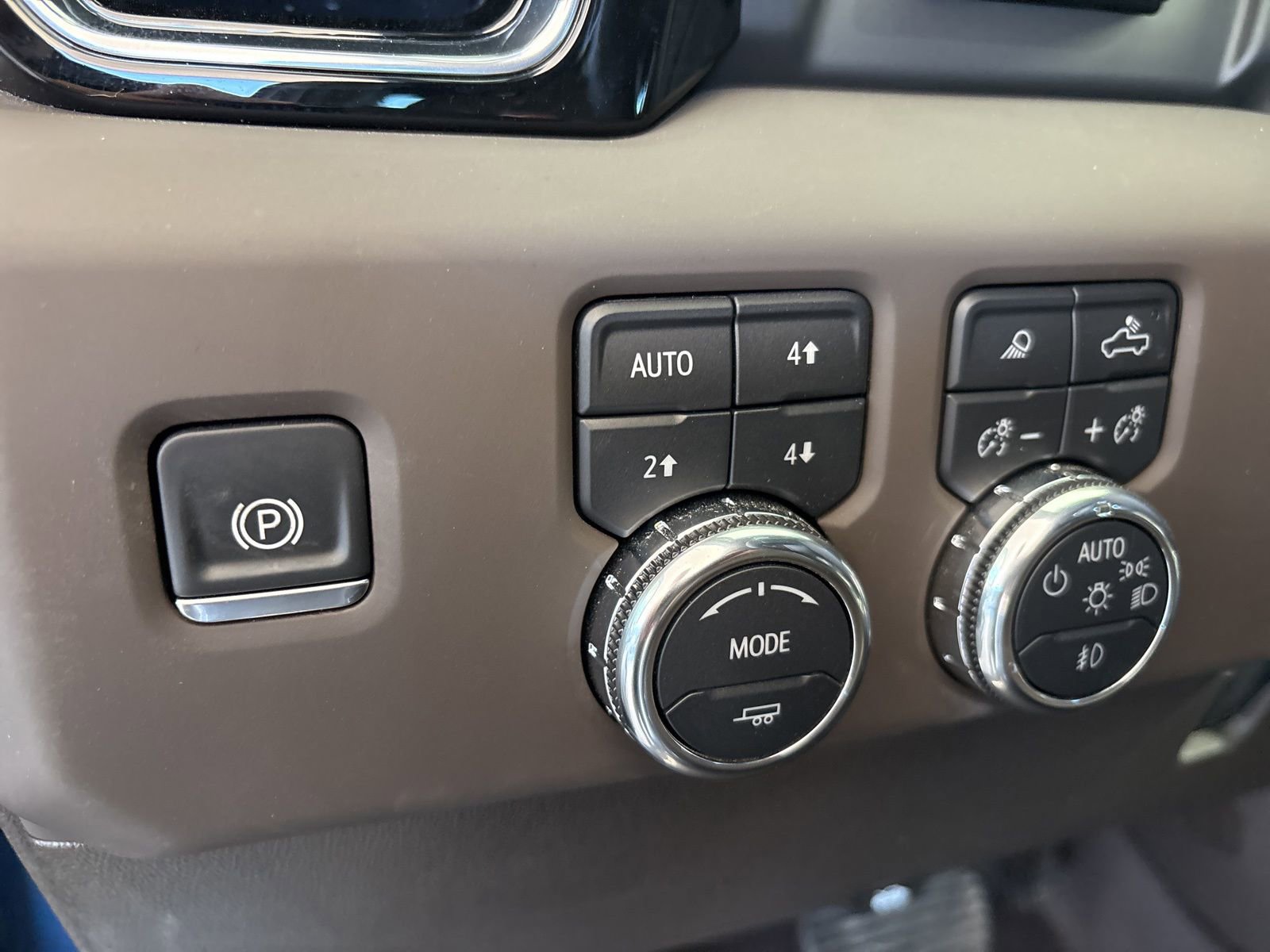 Used 2025 GMC Sierra 2500 Denali w/ Denali Reserve Package AWD/4WD image 16