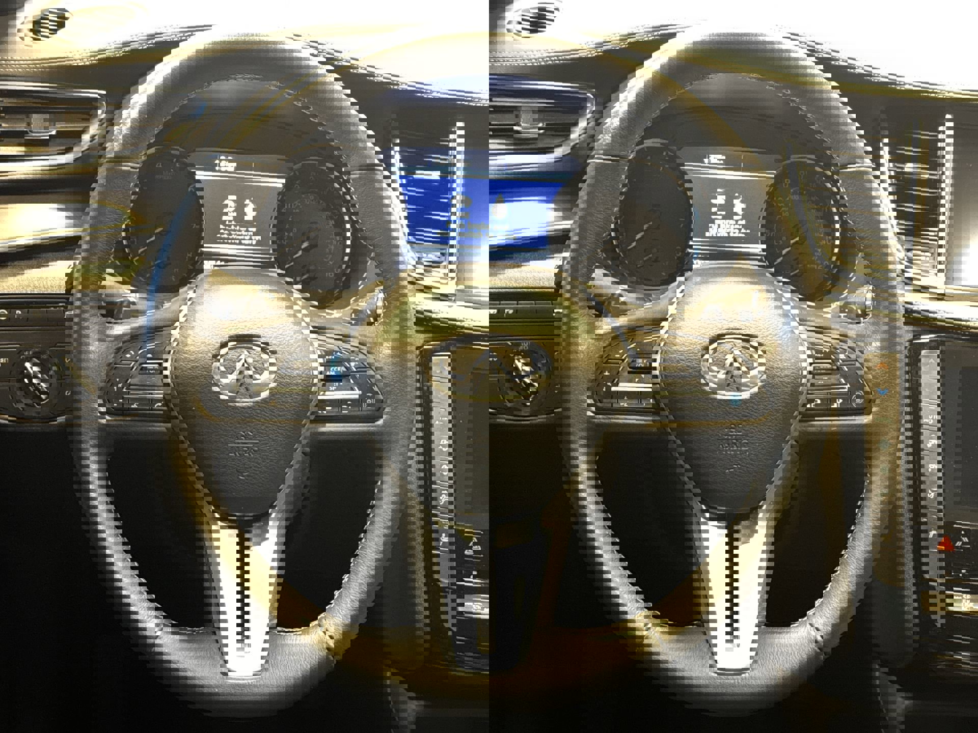 Certified 2025 INFINITI QX55 Luxe w/ Cargo Package image 14