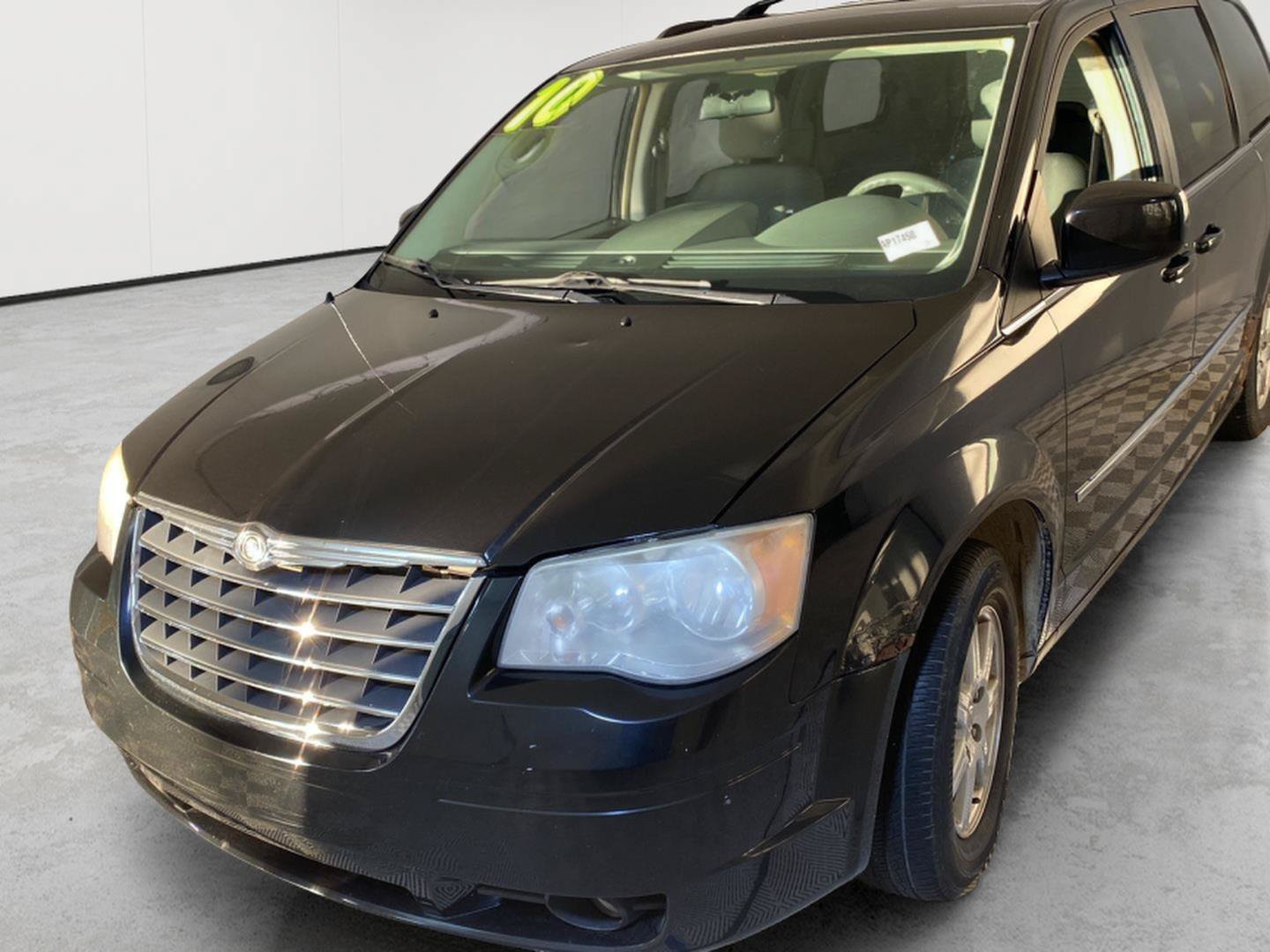 Used 2010 Chrysler Town & Country Touring FWD image 3