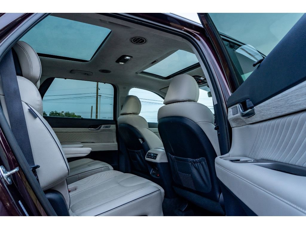 Used 2024 Hyundai Palisade Calligraphy image 23