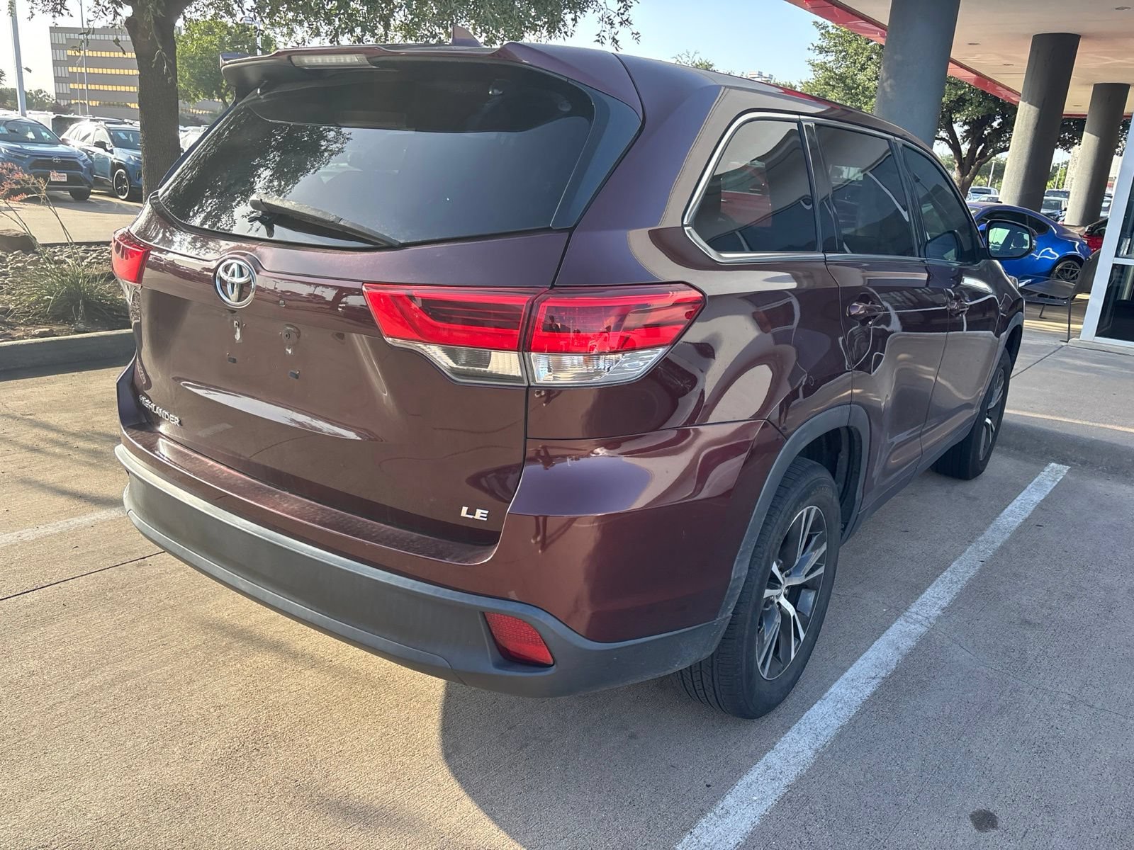 Used 2019 Toyota Highlander Plus FWD image 6