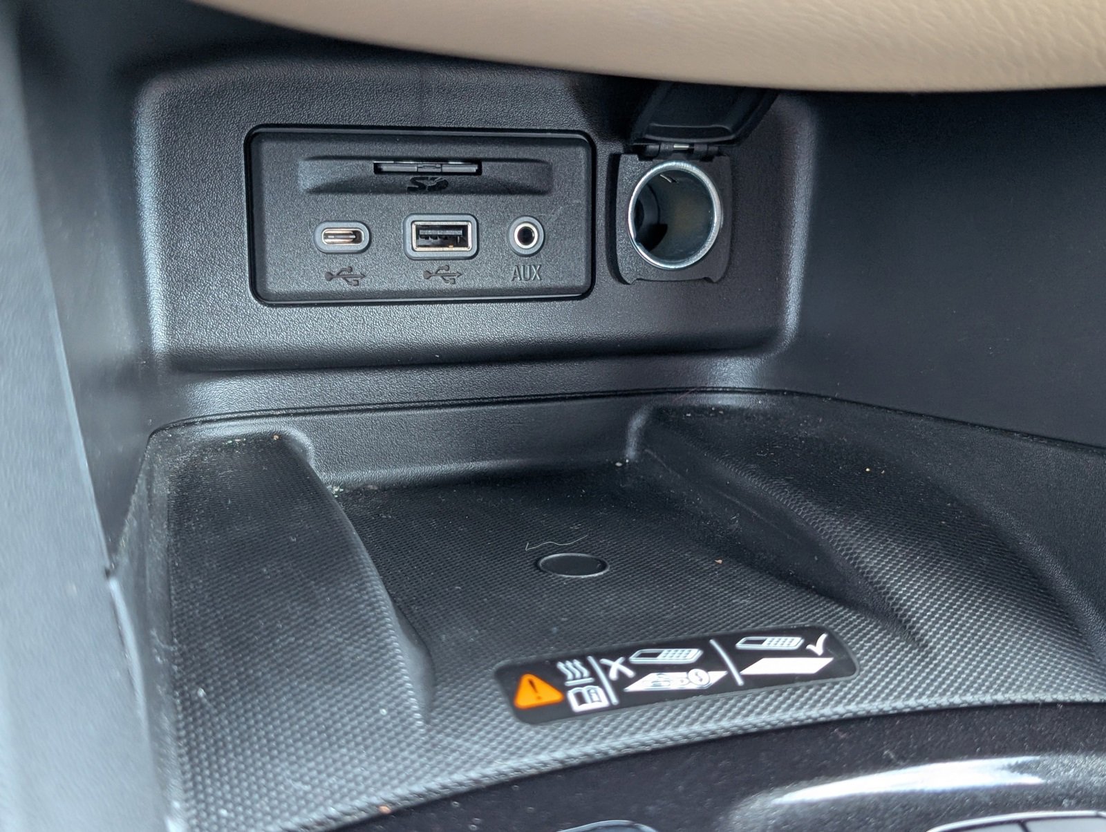 Used 2024 Chevrolet Equinox Premier image 15