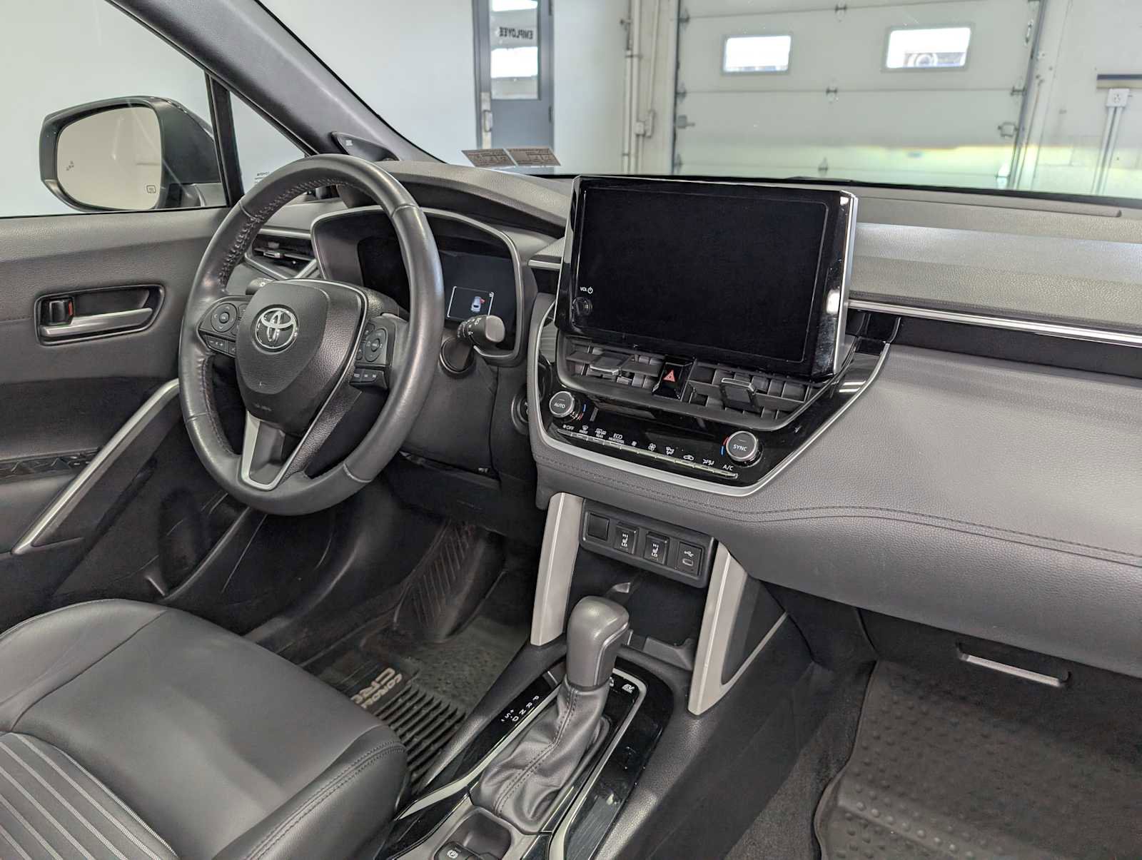 Used 2024 Toyota Corolla Cross XSE w/ Convenience Package AWD/4WD image 44