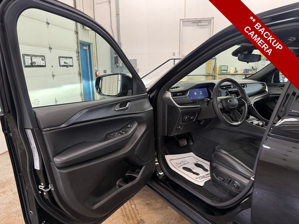 Used 2024 Jeep Grand Cherokee Altitude AWD/4WD image 12