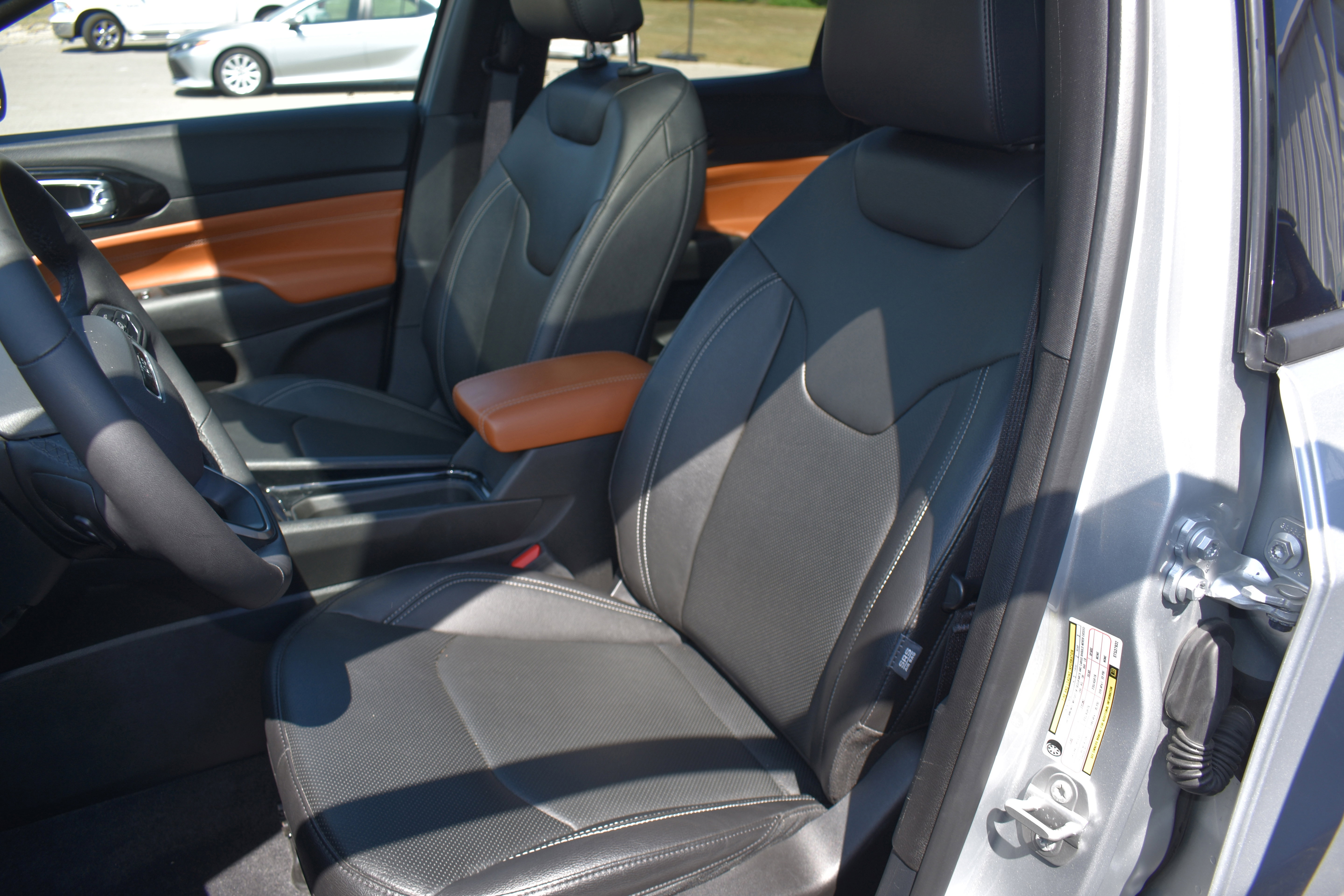 Used 2025 Jeep Compass Limited w/ Elite Group image 27