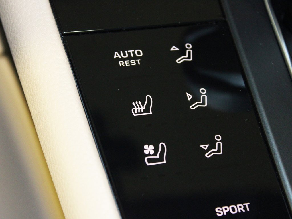 Certified 2025 Porsche Macan image 29