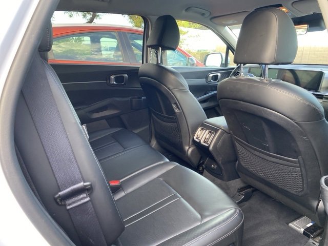 Used 2024 Kia Sorento S image 6