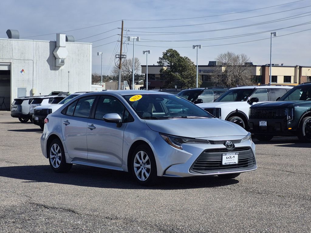 Used 2024 Toyota Corolla LE FWD image 2