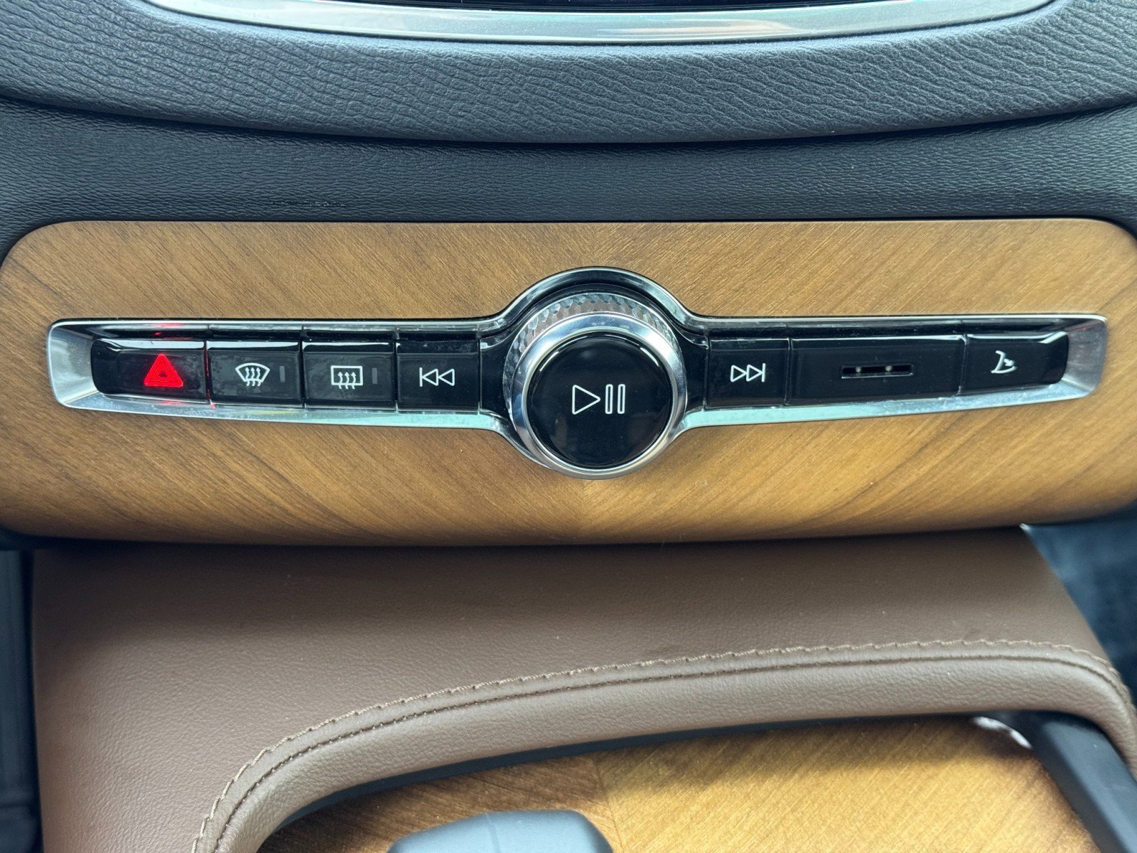 Used 2024 Volvo XC90 T8 Plus image 30