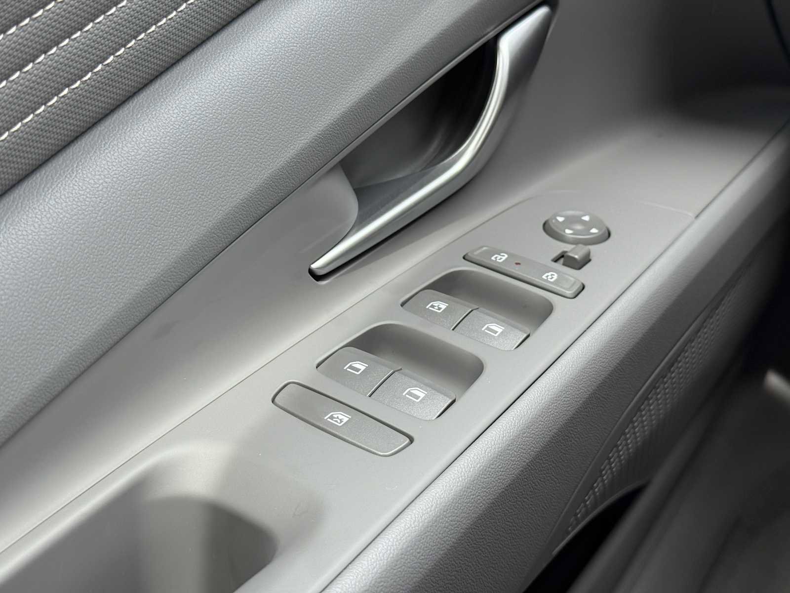 New 2025 Hyundai Elantra SEL image 16