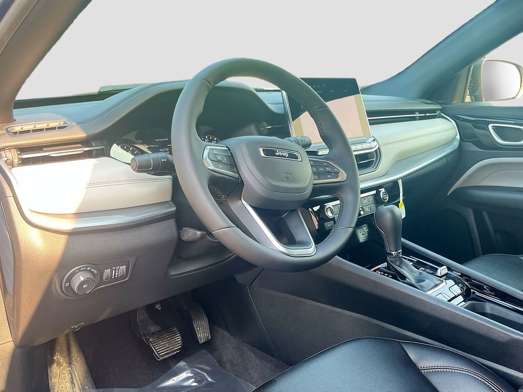 Used 2024 Jeep Compass Limited image 9