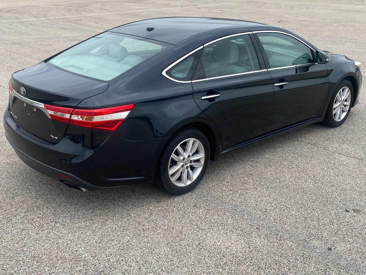 Used 2015 Toyota Avalon XLE image 5