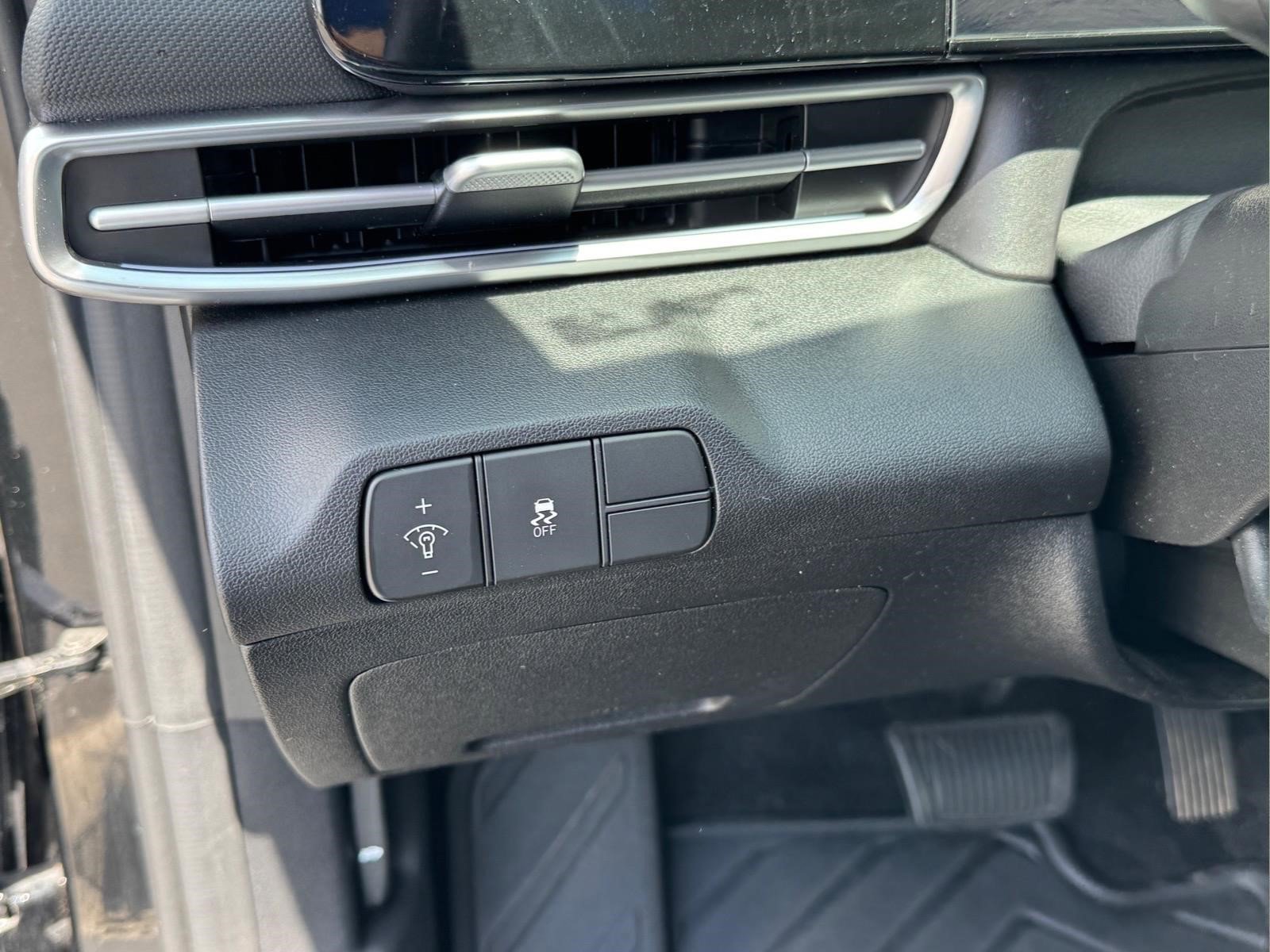 Certified 2024 Hyundai Elantra Limited FWD image 24