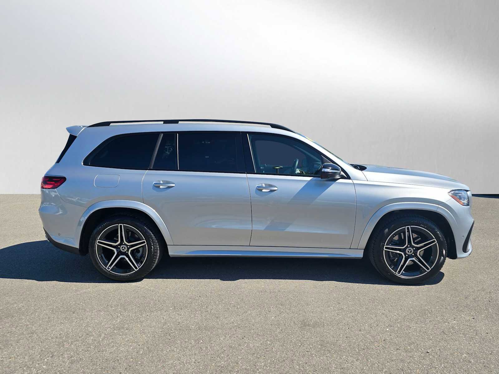 Used 2026 Mercedes-Benz GLS 450 4MATIC image 3