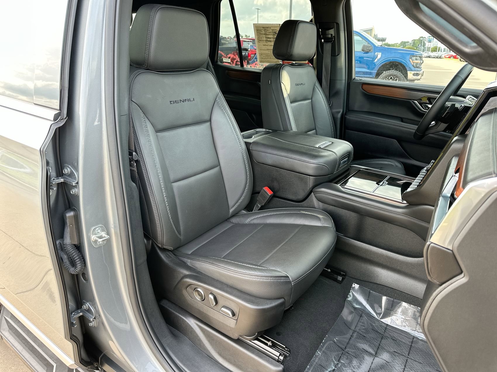 Certified 2025 GMC Yukon Denali AWD/4WD image 27