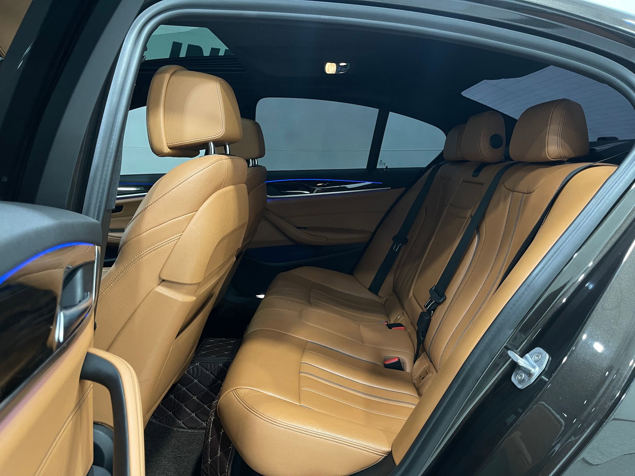 Used 2018 BMW 530e image 31