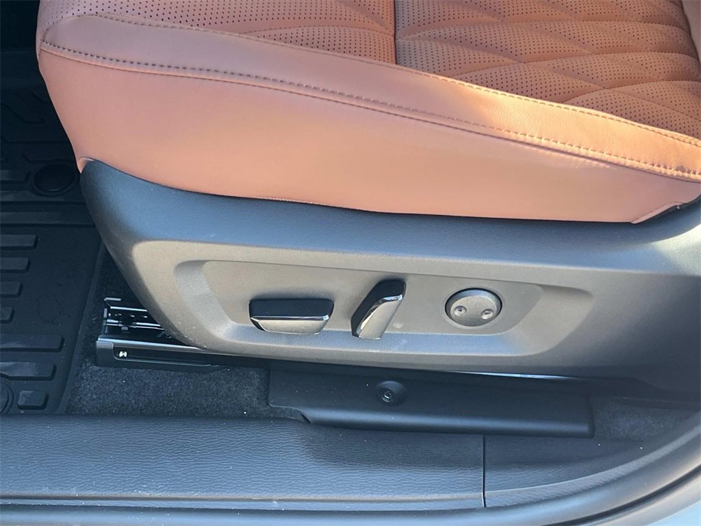 New 2025 Mitsubishi Outlander SEL image 10