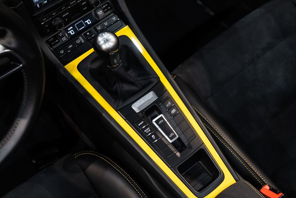 Used 2016 Porsche Boxster Spyder image 26