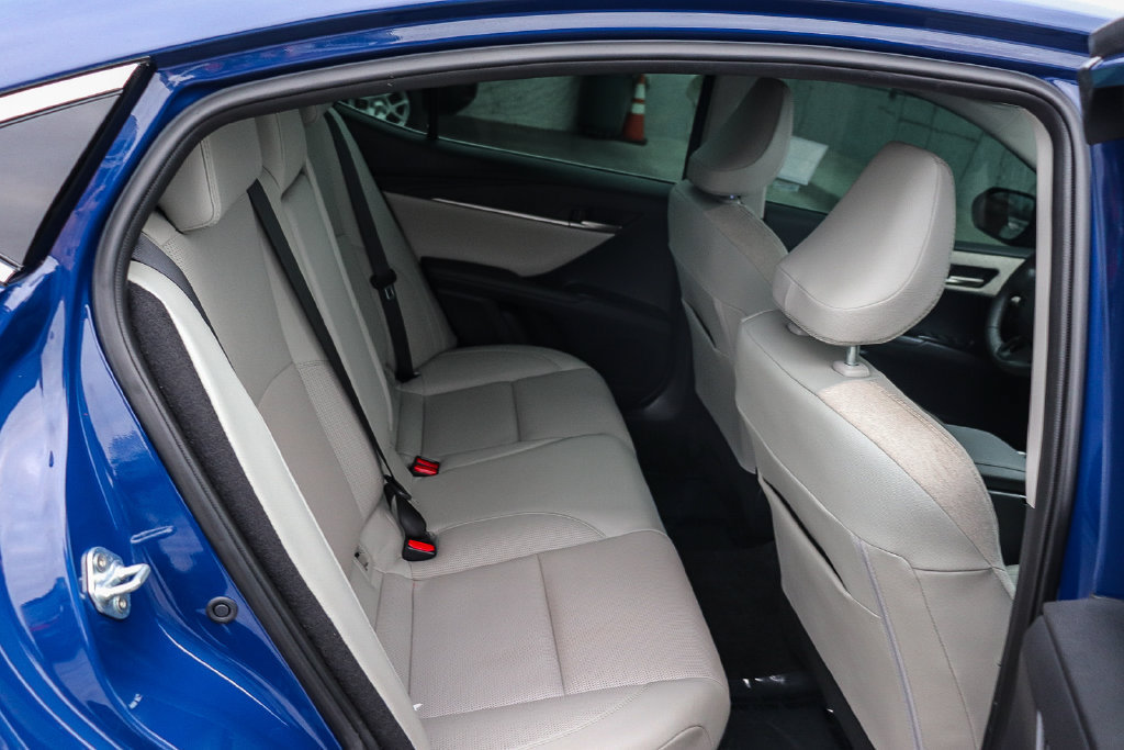 Used 2025 Toyota Camry XLE FWD image 18