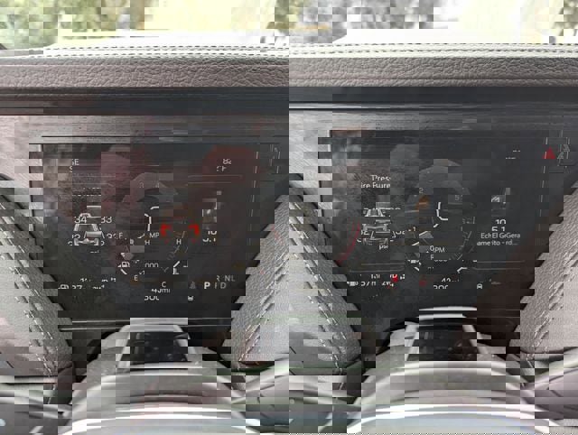 Used 2025 GMC Yukon Denali w/ Advanced Technology Package image 32