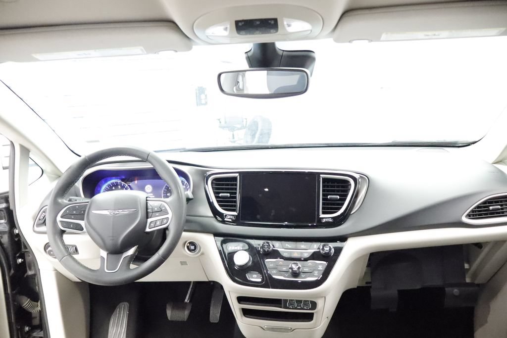 Certified 2023 Chrysler Pacifica Touring-L FWD image 20