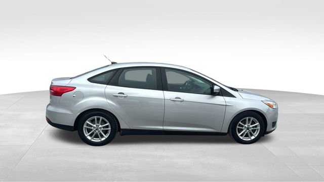 Used 2016 Ford Focus SE w/ SE Cold Weather Package FWD image 3