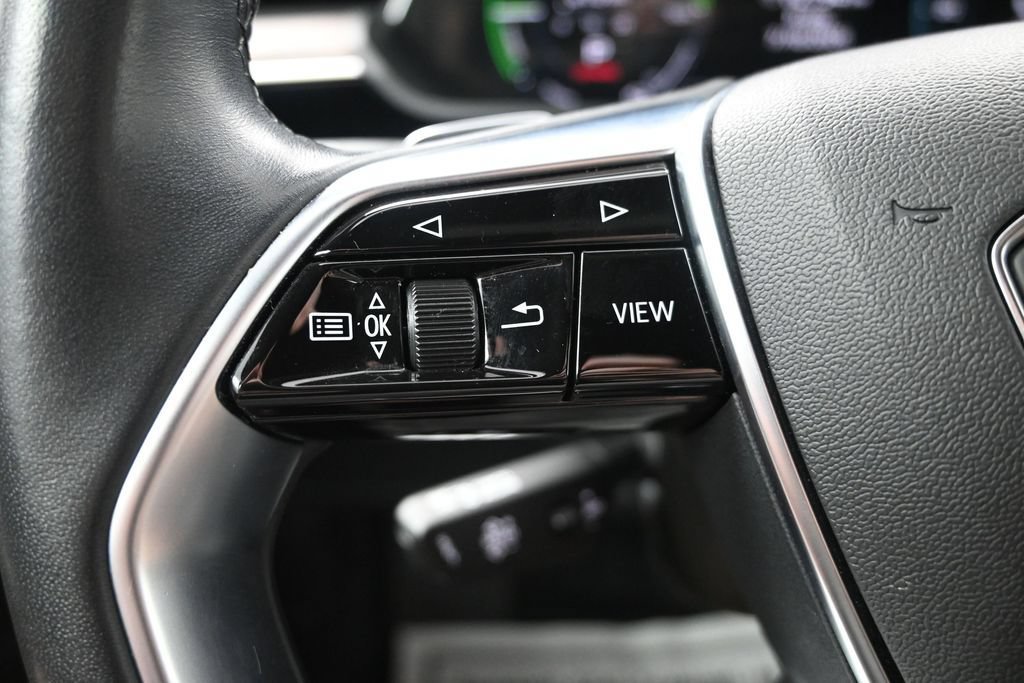 Used 2022 Audi e-tron Premium w/ Convenience Plus Package AWD/4WD image 23