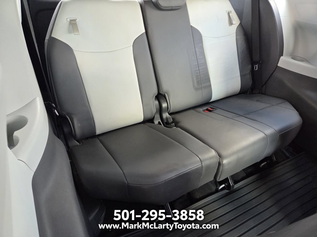 Used 2021 Toyota Sienna XSE w/ XSE Plus Package FWD image 13