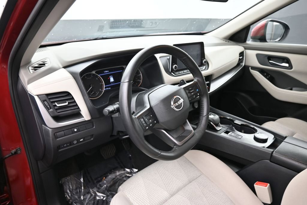 Used 2025 Nissan Rogue SV AWD/4WD image 18