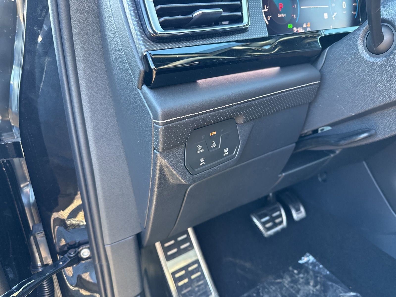 New 2026 Volkswagen Atlas Cross Sport SEL Premium R-Line image 9