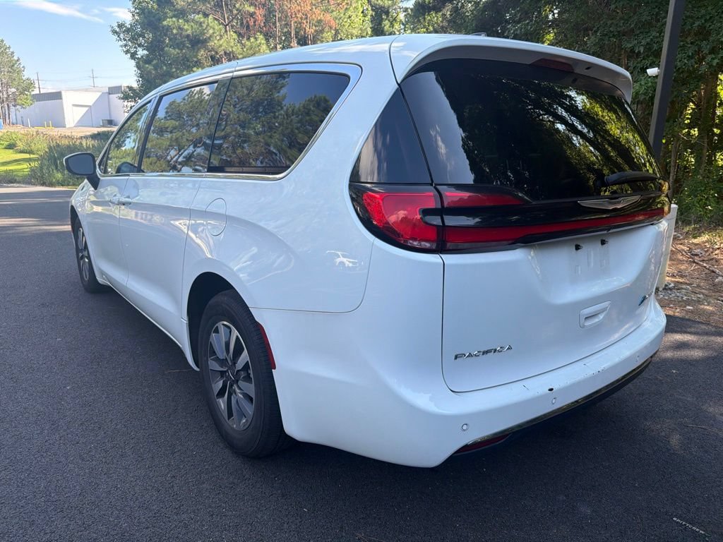 Used 2023 Chrysler Pacifica Touring-L FWD image 8