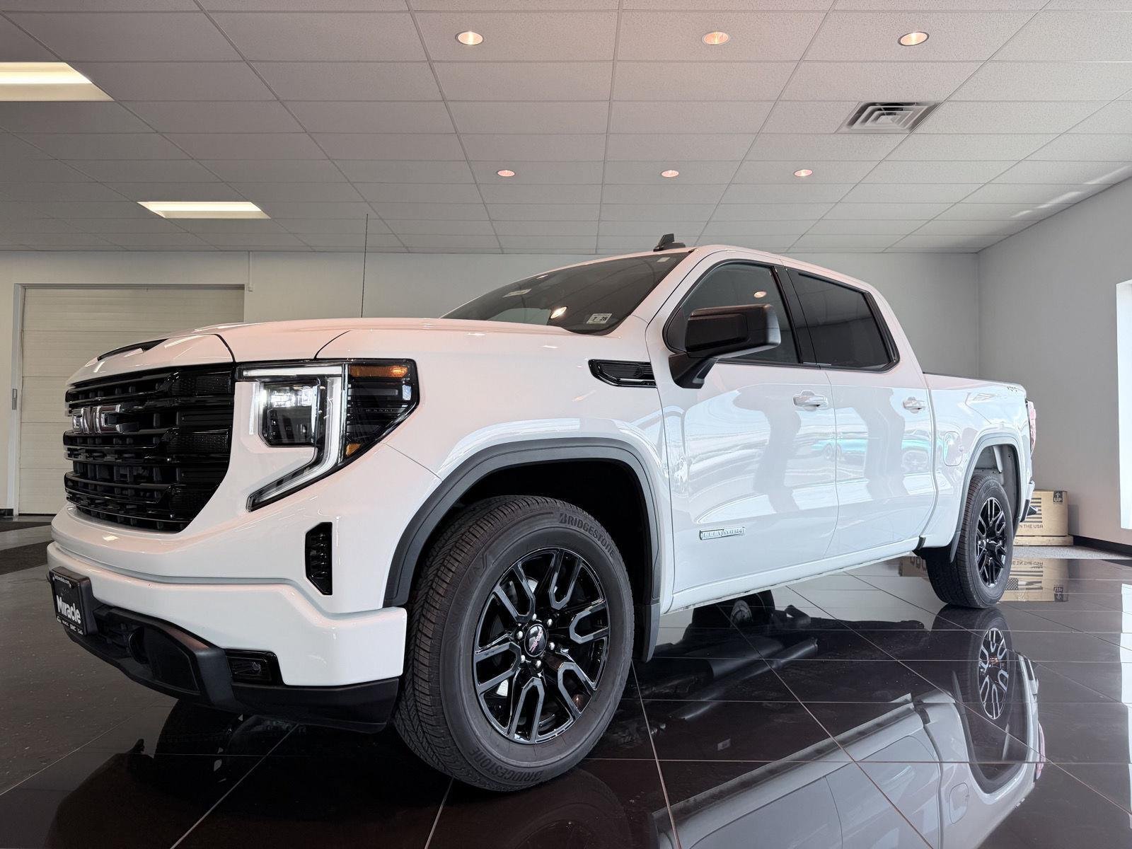 Used 2023 GMC Sierra 1500 Elevation AWD/4WD image 3