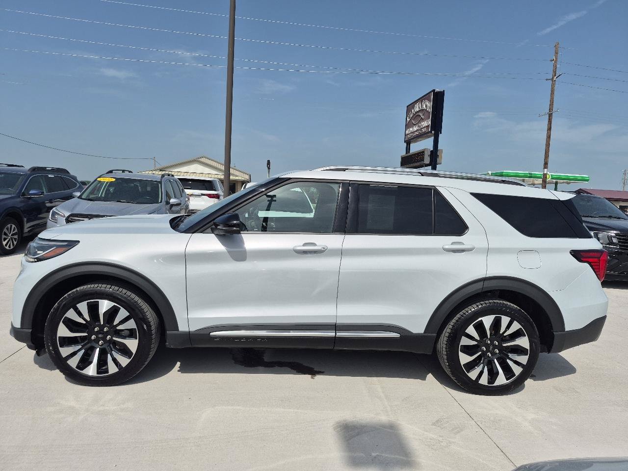 Used 2025 Ford Explorer Platinum w/ LUX Leather Package AWD/4WD image 9