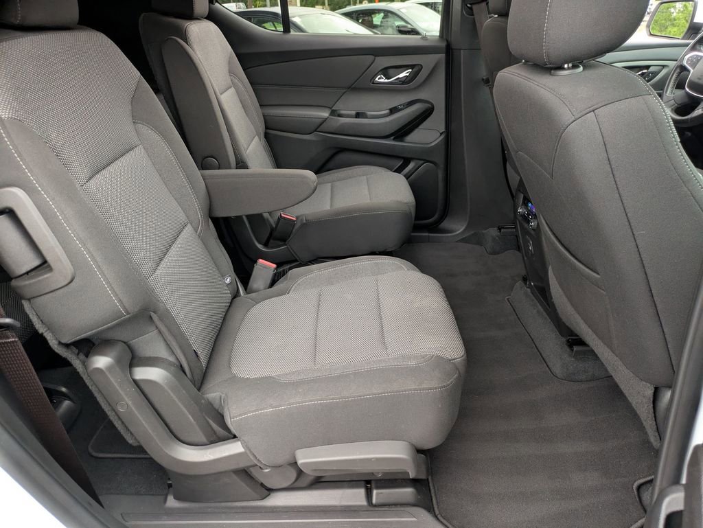 Used 2022 Chevrolet Traverse LT FWD image 20