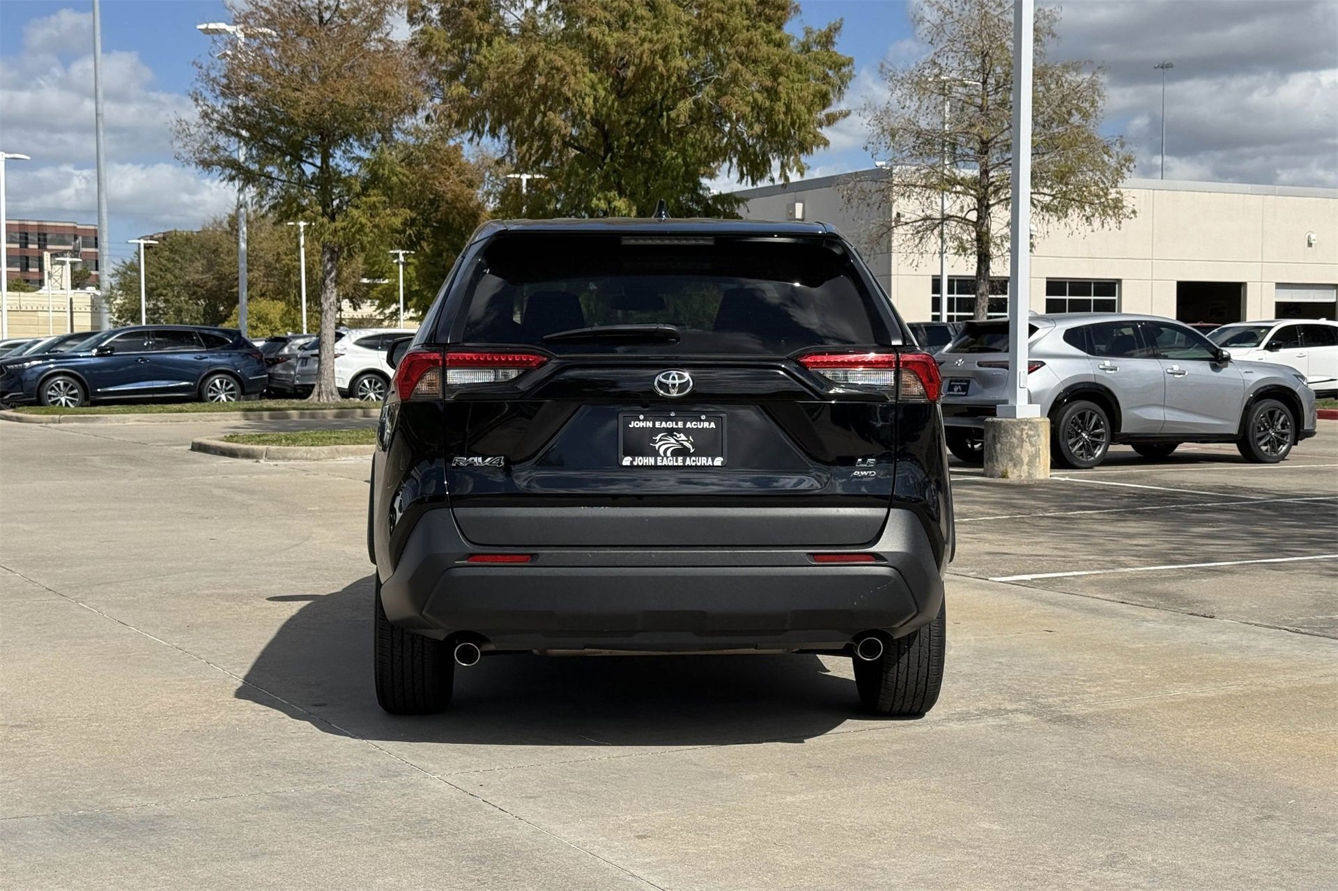 Used 2022 Toyota RAV4 LE image 5