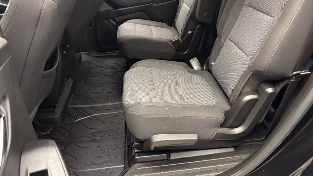 Used 2023 Chevrolet Traverse LT w/ LPO, Floor Liner Package AWD/4WD image 34