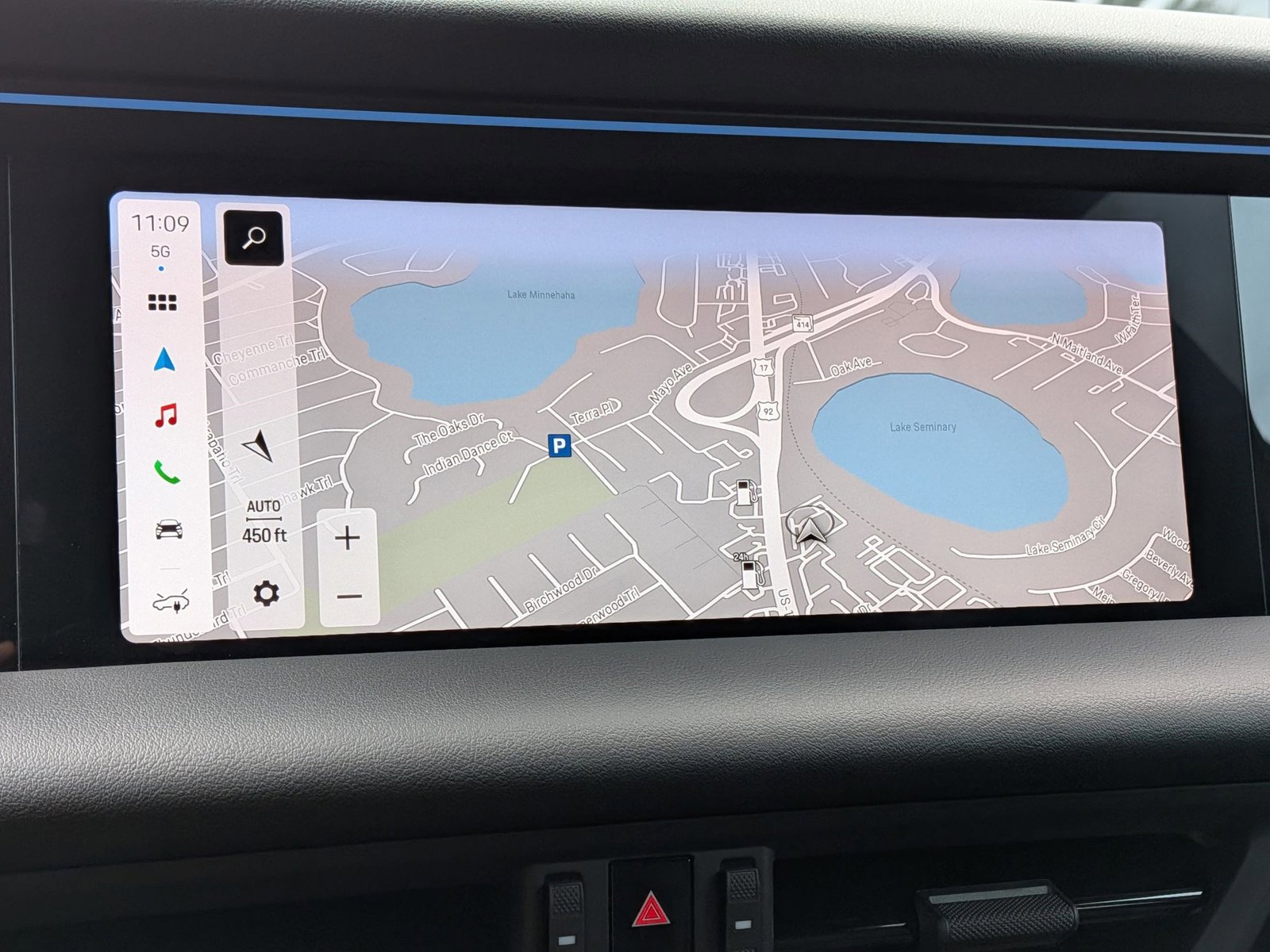 Certified 2025 Porsche Macan Electric RWD image 18