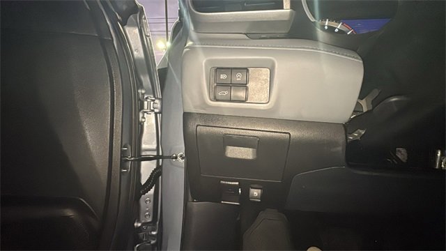 Used 2023 Toyota Highlander XLE image 11