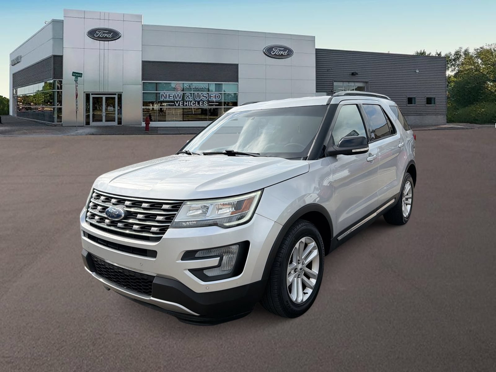 Used 2017 Ford Explorer XLT w/ Equipment Group 202A FWD image 5