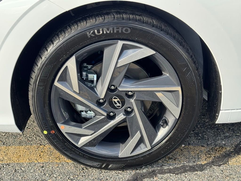 New 2025 Hyundai Elantra Sport image 9