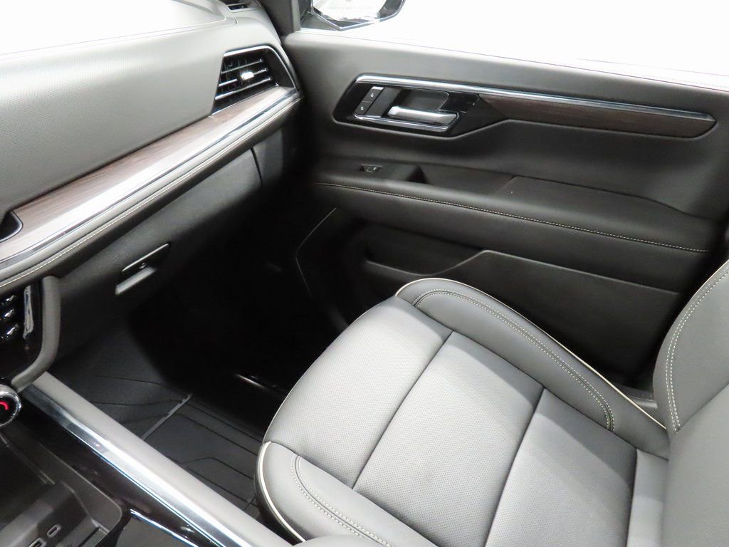 Used 2025 Chevrolet Suburban Premier image 28