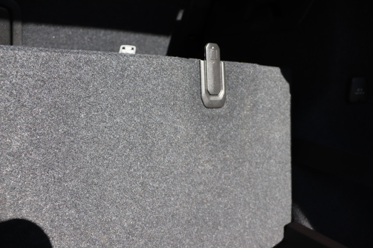 Used 2020 Volvo XC40 T5 R-Design image 9